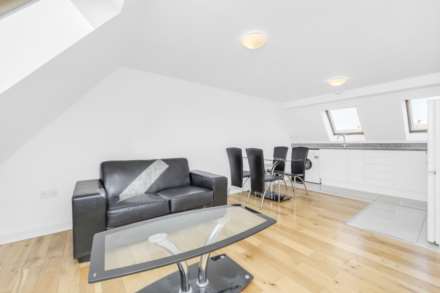 Uxbridge Road, Shepherds Bush, London, W12 0NP, Image 2