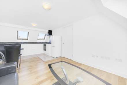 Uxbridge Road, Shepherds Bush, London, W12 0NP, Image 4