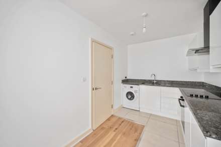 Uxbridge Road, Shepherds Bush London W12 0NP, Image 4
