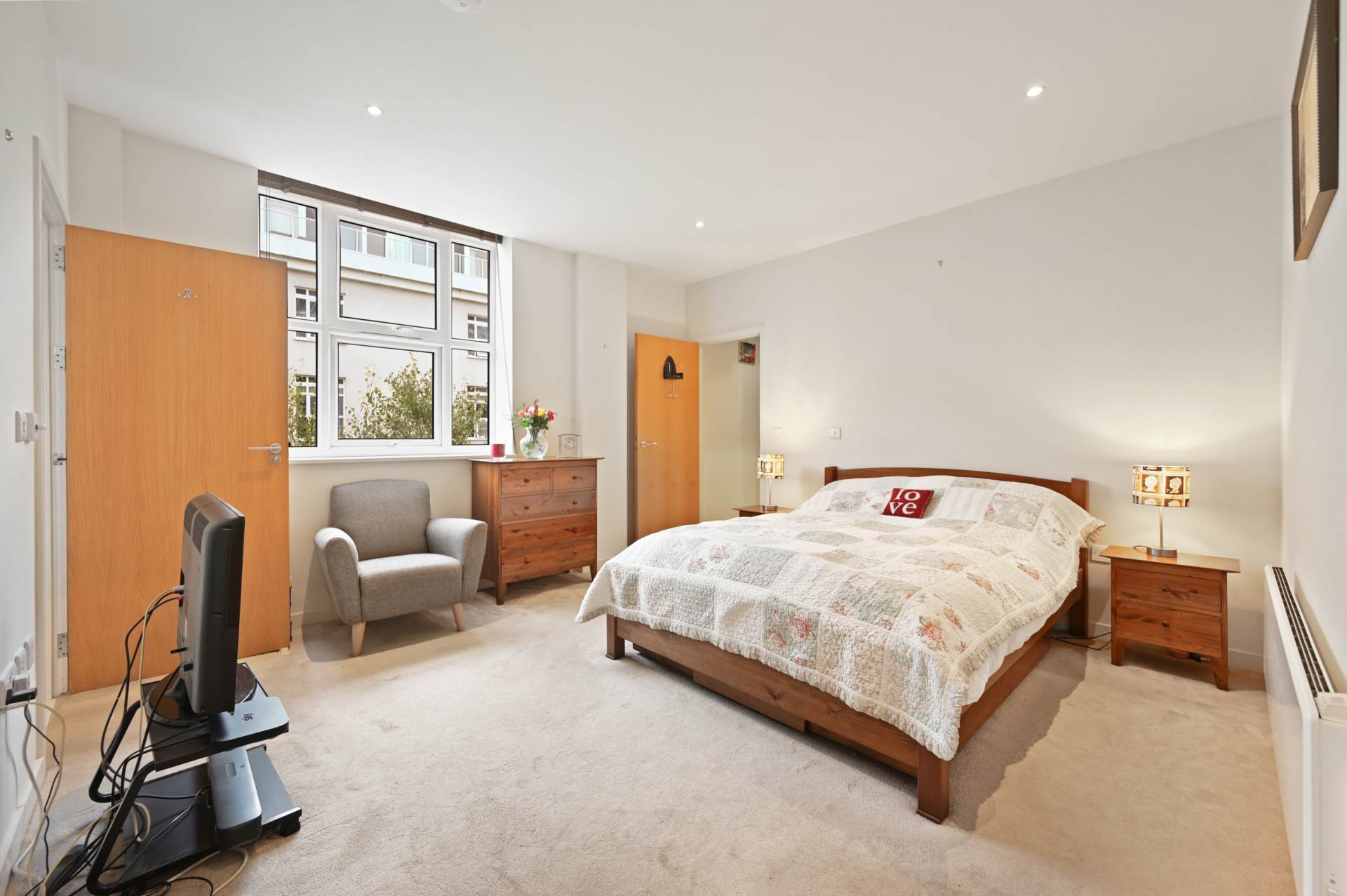 Bromyard Avenue, East Acton, London W3 7BS, Image 2