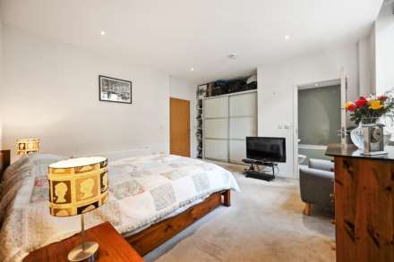 Bromyard Avenue, East Acton, London W3 7BS, Image 3