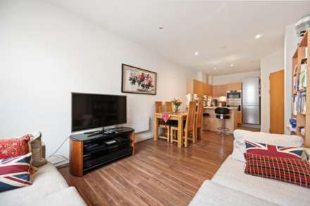 Bromyard Avenue, East Acton, London W3 7BS, Image 9