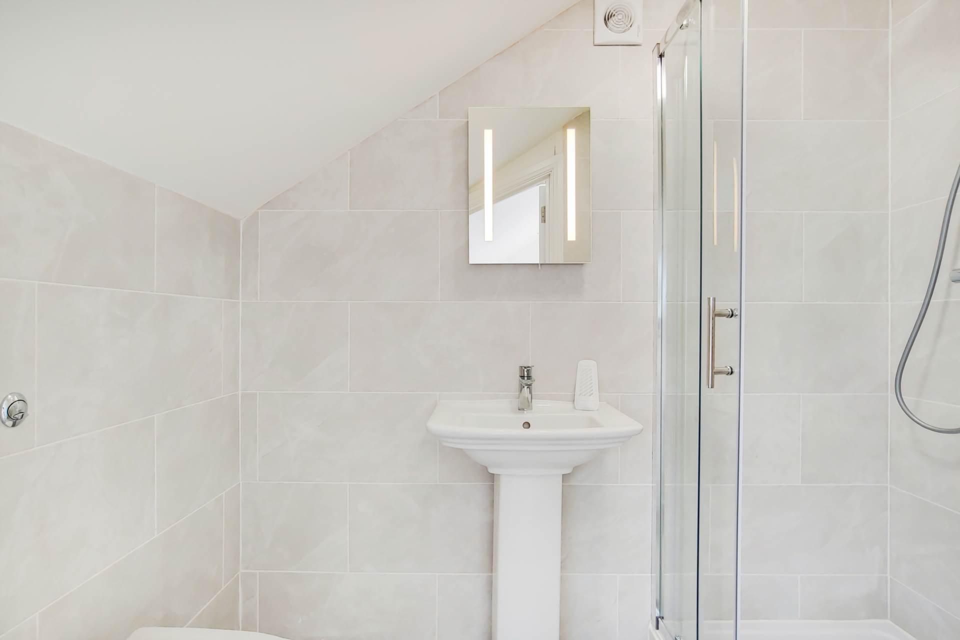 St. Dunstans Avenue, Acton, W3 6QL, Image 15