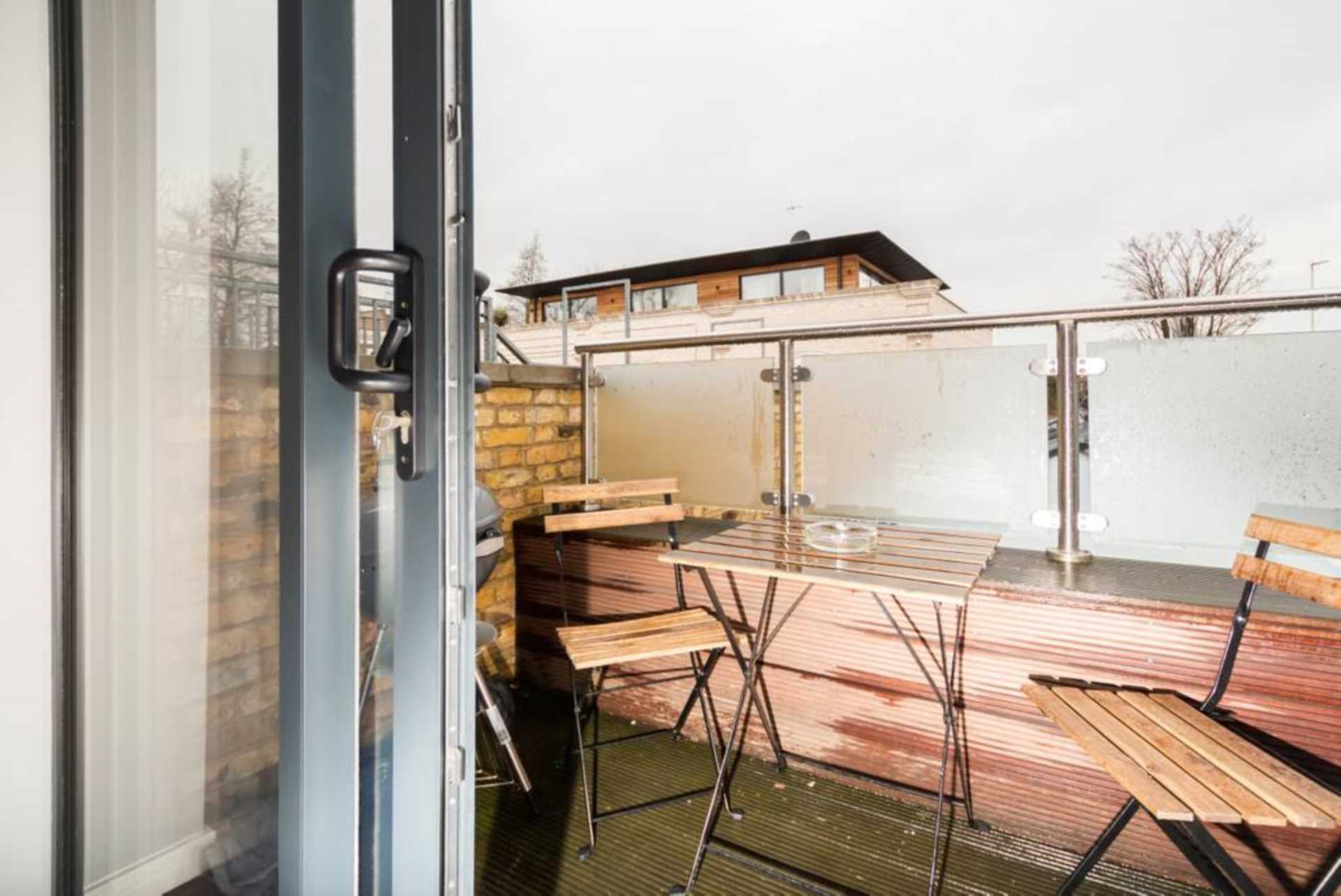 Uxbridge Road, Shepherds Bush, London W12 7JA, Image 18