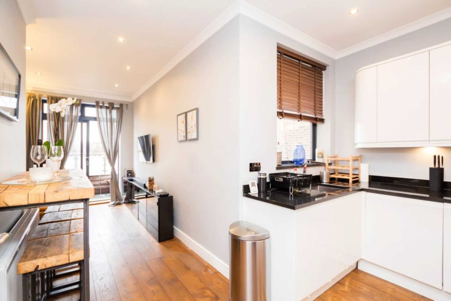 Uxbridge Road, Shepherds Bush, London W12 7JA, Image 3