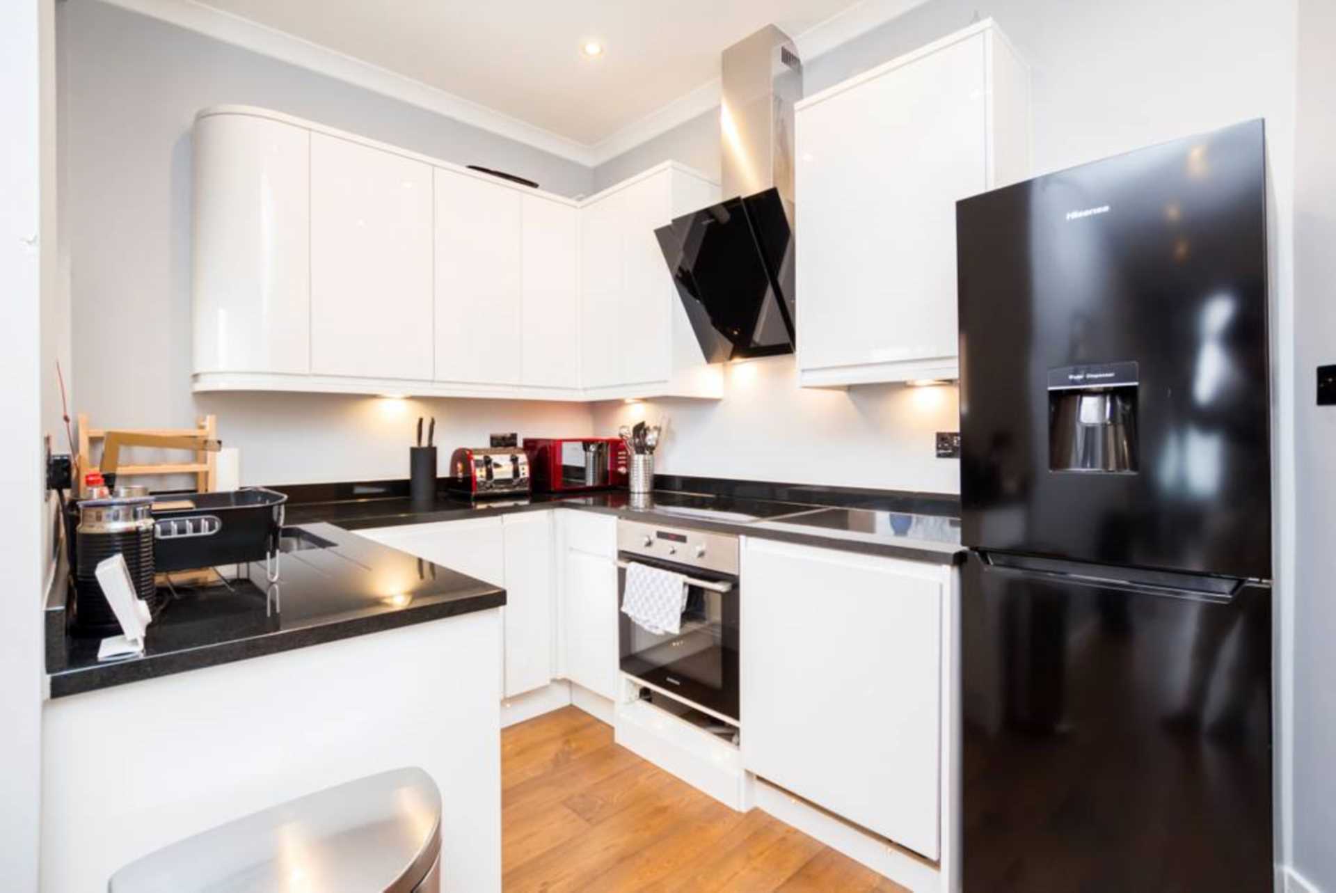 Uxbridge Road, Shepherds Bush, London W12 7JA, Image 4