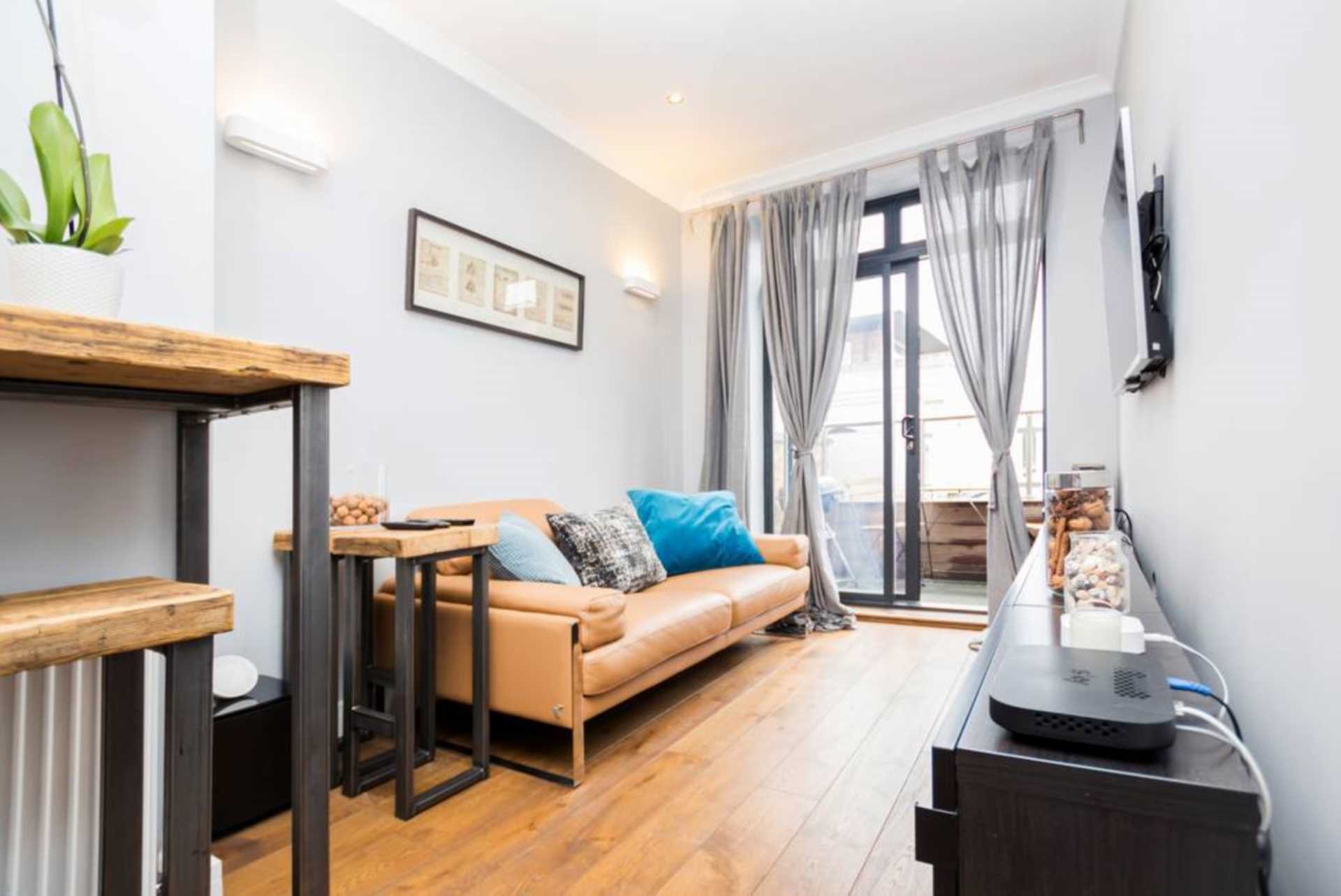 Uxbridge Road, Shepherds Bush, London W12 7JA, Image 5