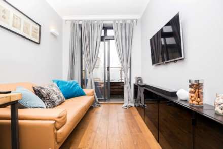 Uxbridge Road, Shepherds Bush, London W12 7JA, Image 2