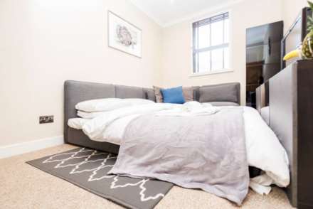 Uxbridge Road, Shepherds Bush, London W12 7JA, Image 8
