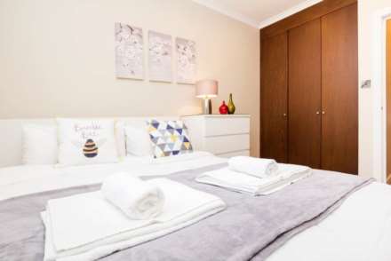 Uxbridge Road, Shepherds Bush, London W12 7JA, Image 9