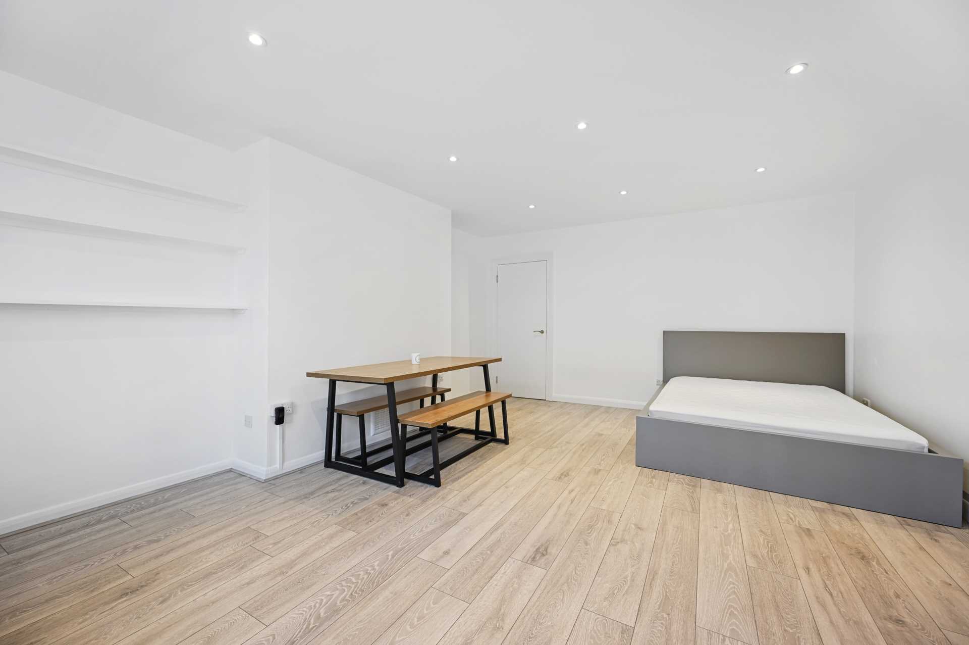 Sinclair Gardens, Brook Green W14 0AT, Image 3