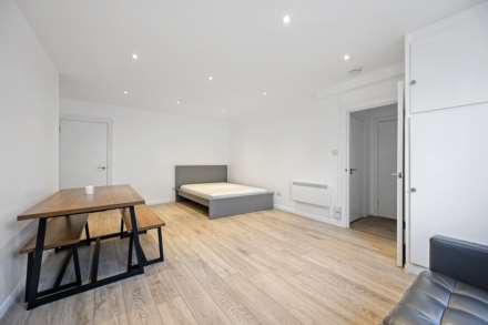 Sinclair Gardens, Brook Green W14 0AT, Image 2