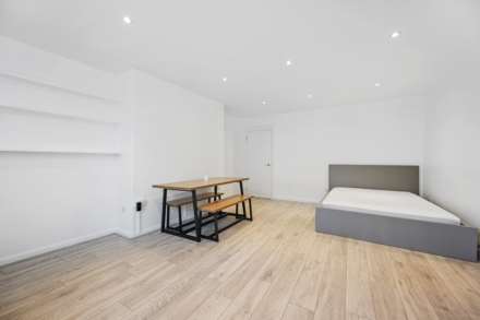 Sinclair Gardens, Brook Green W14 0AT, Image 3