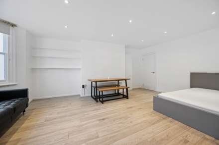 Sinclair Gardens, Brook Green W14 0AT, Image 5