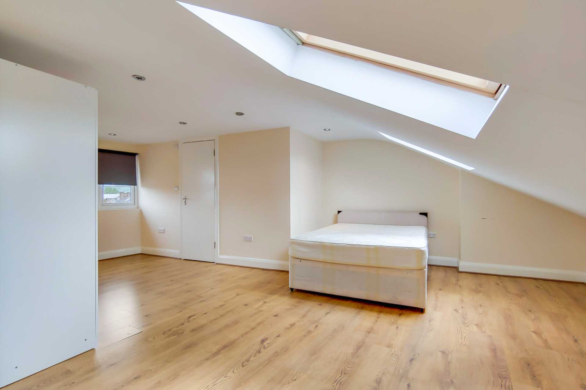 Uxbridge Road, Shepherds Bush, London W12 7JD, Image 2