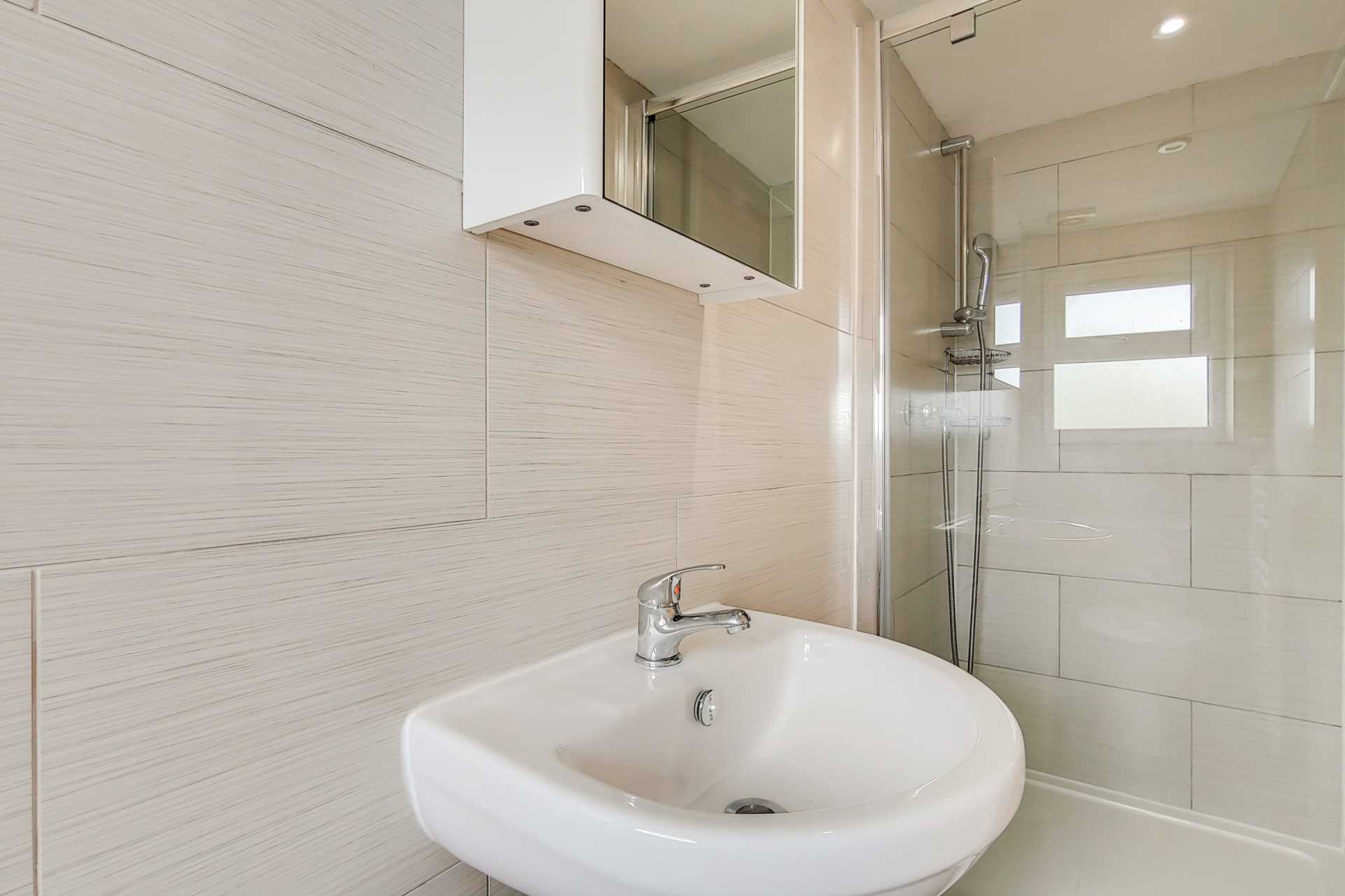 Uxbridge Road, Shepherds Bush, London W12 7JD, Image 9