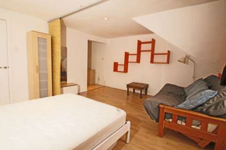 1 Bedroom Flat, Grove Hill Road, Denmark Hill, SE5 8DF