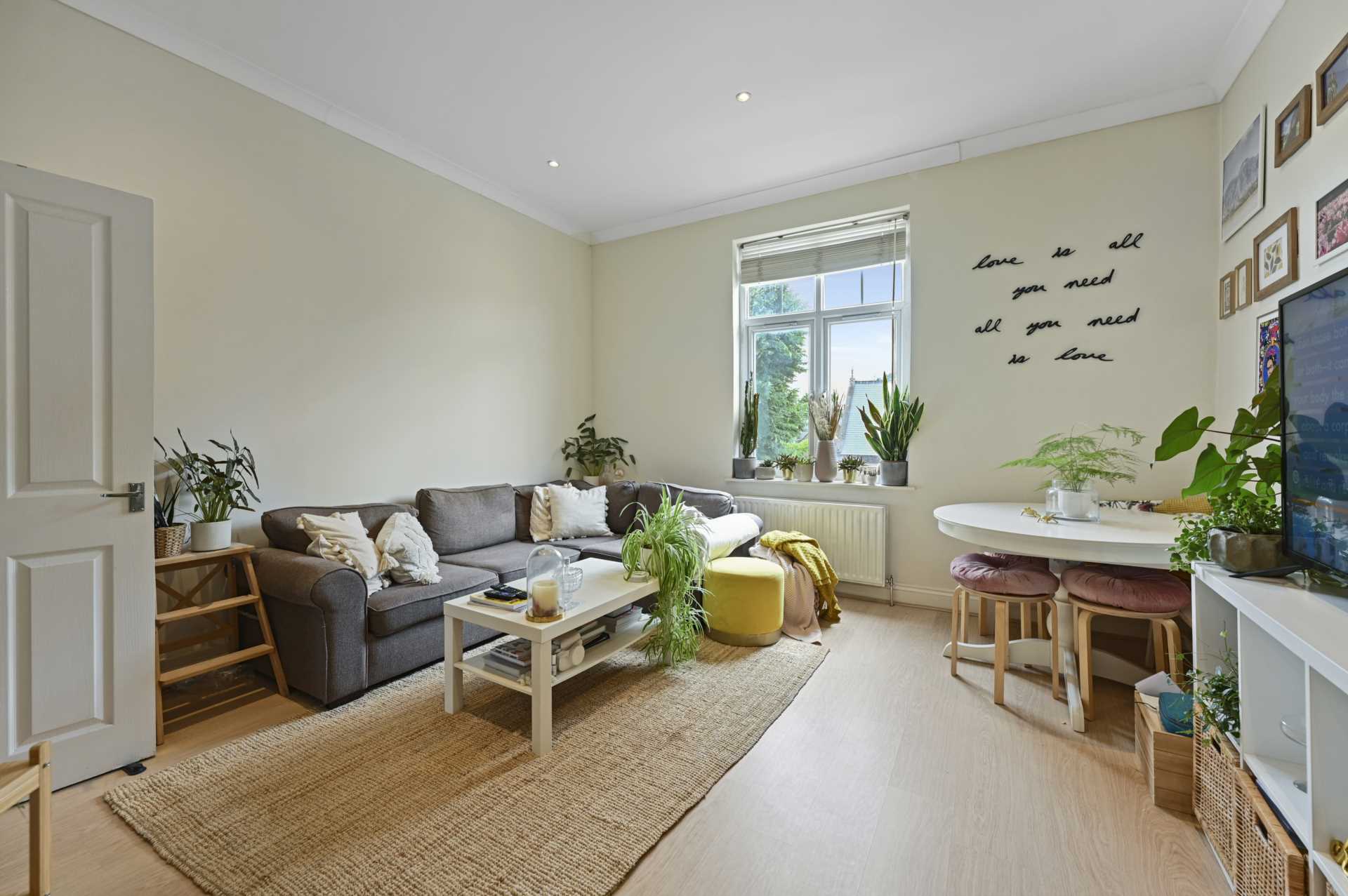 Uxbridge Road, Shepherds Bush, London W12 7JA, Image 2