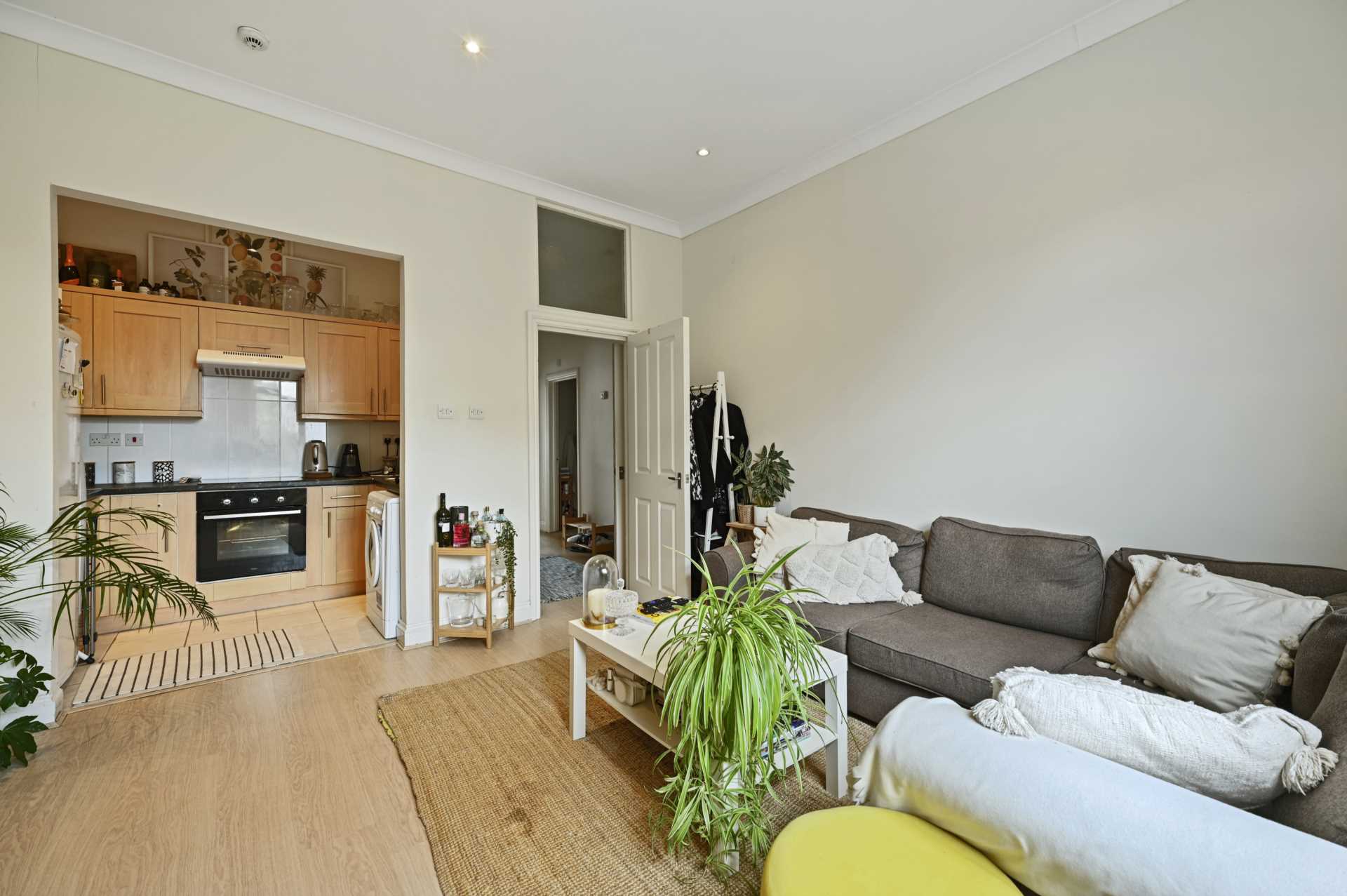 Uxbridge Road, Shepherds Bush, London W12 7JA, Image 3