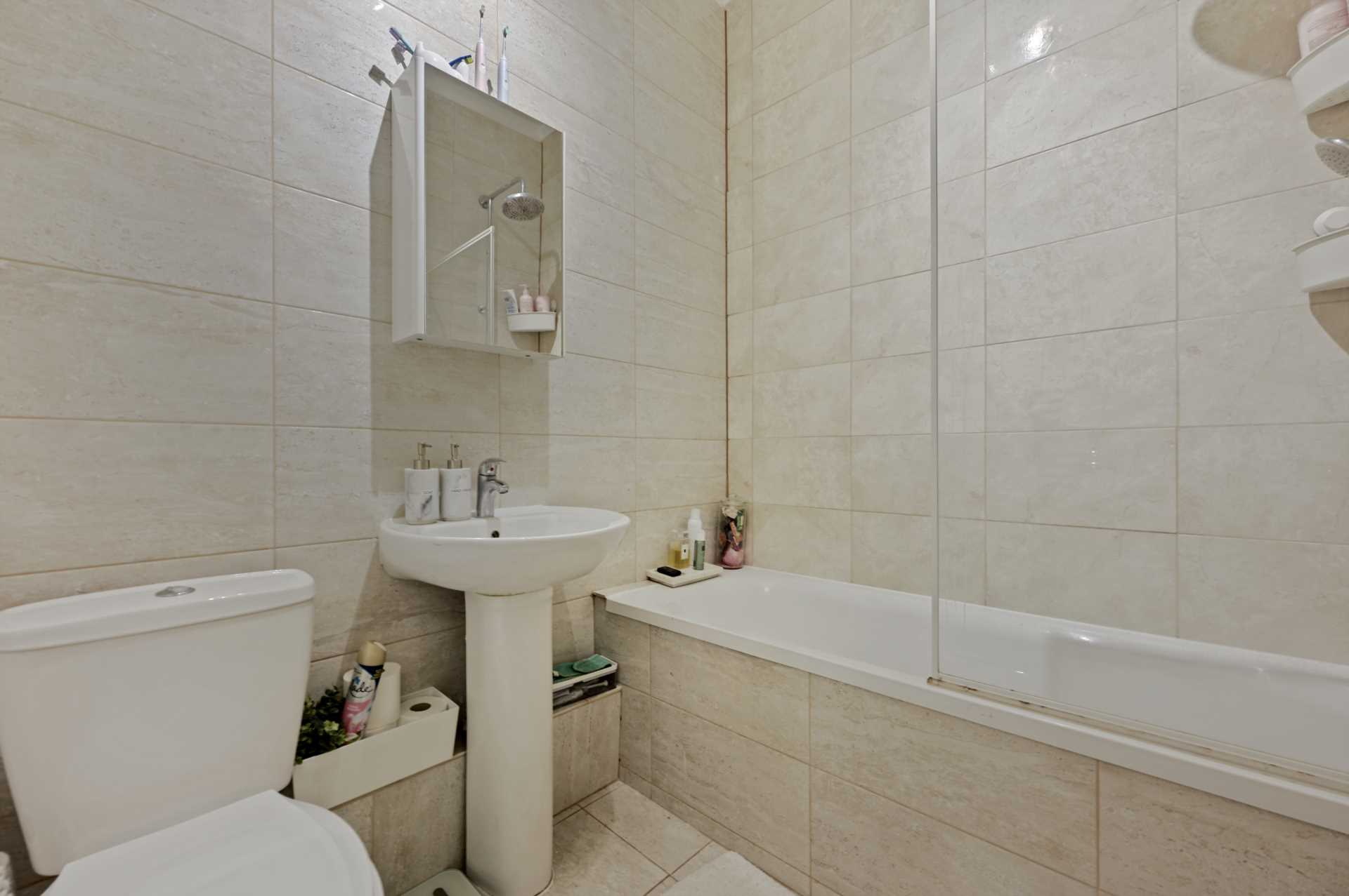 Uxbridge Road, Shepherds Bush, London W12 7JA, Image 9