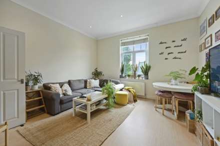 Uxbridge Road, Shepherds Bush, London W12 7JA, Image 2