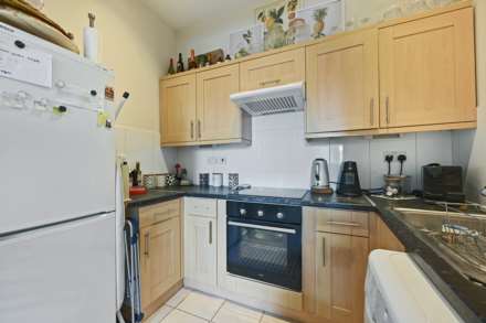 Uxbridge Road, Shepherds Bush, London W12 7JA, Image 4