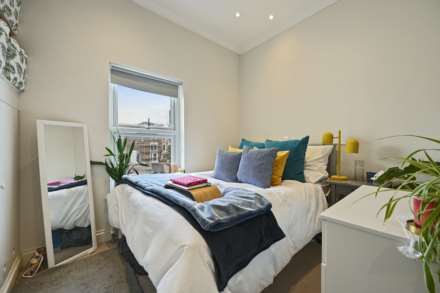 Uxbridge Road, Shepherds Bush, London W12 7JA, Image 6