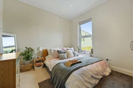 Uxbridge Road, Shepherds Bush, London W12 7JA, Image 7