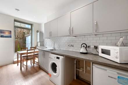 3 Bedroom Apartment, Hetley Road, Shepherds Bush, London W12 8BB