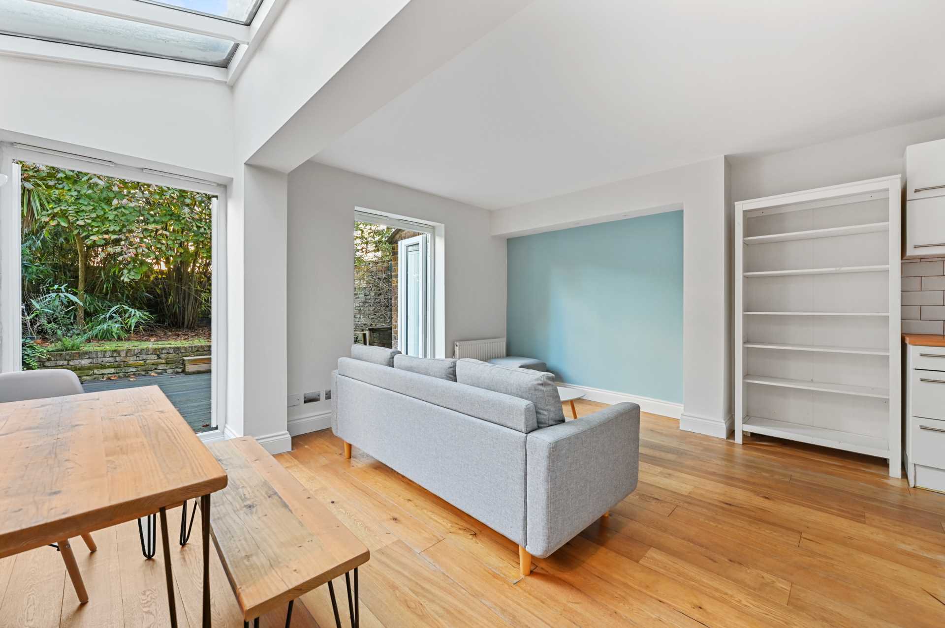 Oaklands Grove, Shepherds Bush, London W12 0JA, Image 2