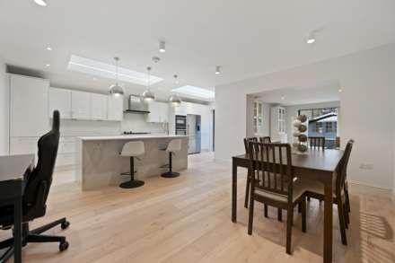 Ormiston Grove, London, W12 0JR, Image 3