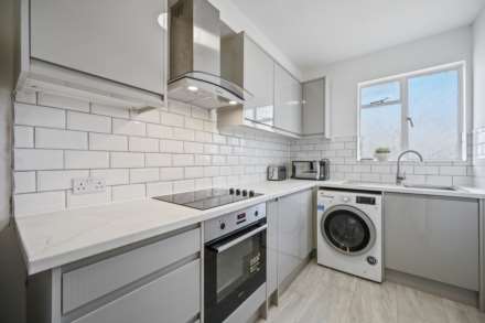2 Bedroom Flat, Ormiston Grove, Shepherds Bush, London W12 0JT