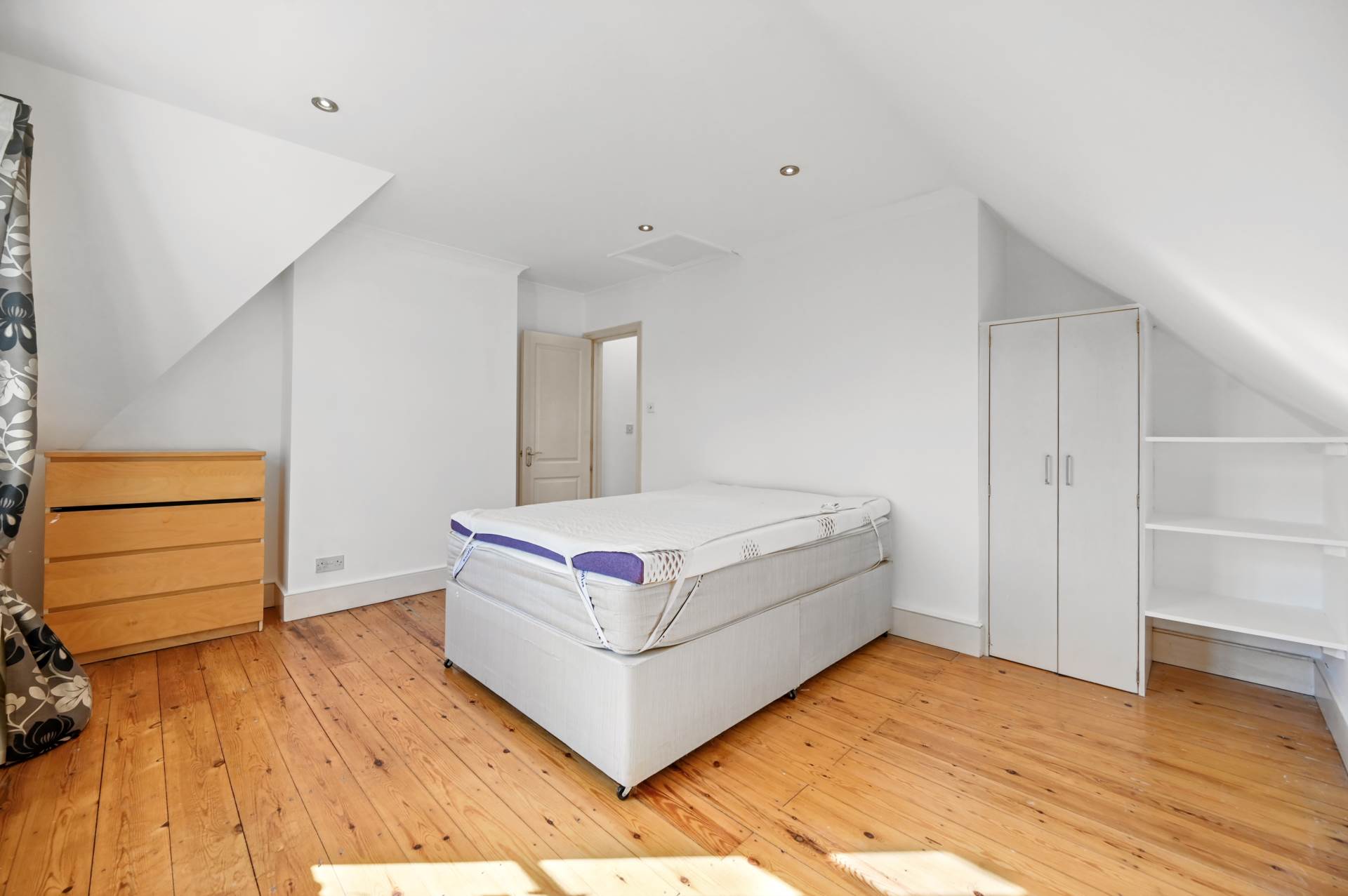 St Stephens Avenue, Shepherds Bush, W12 8JH, Image 11