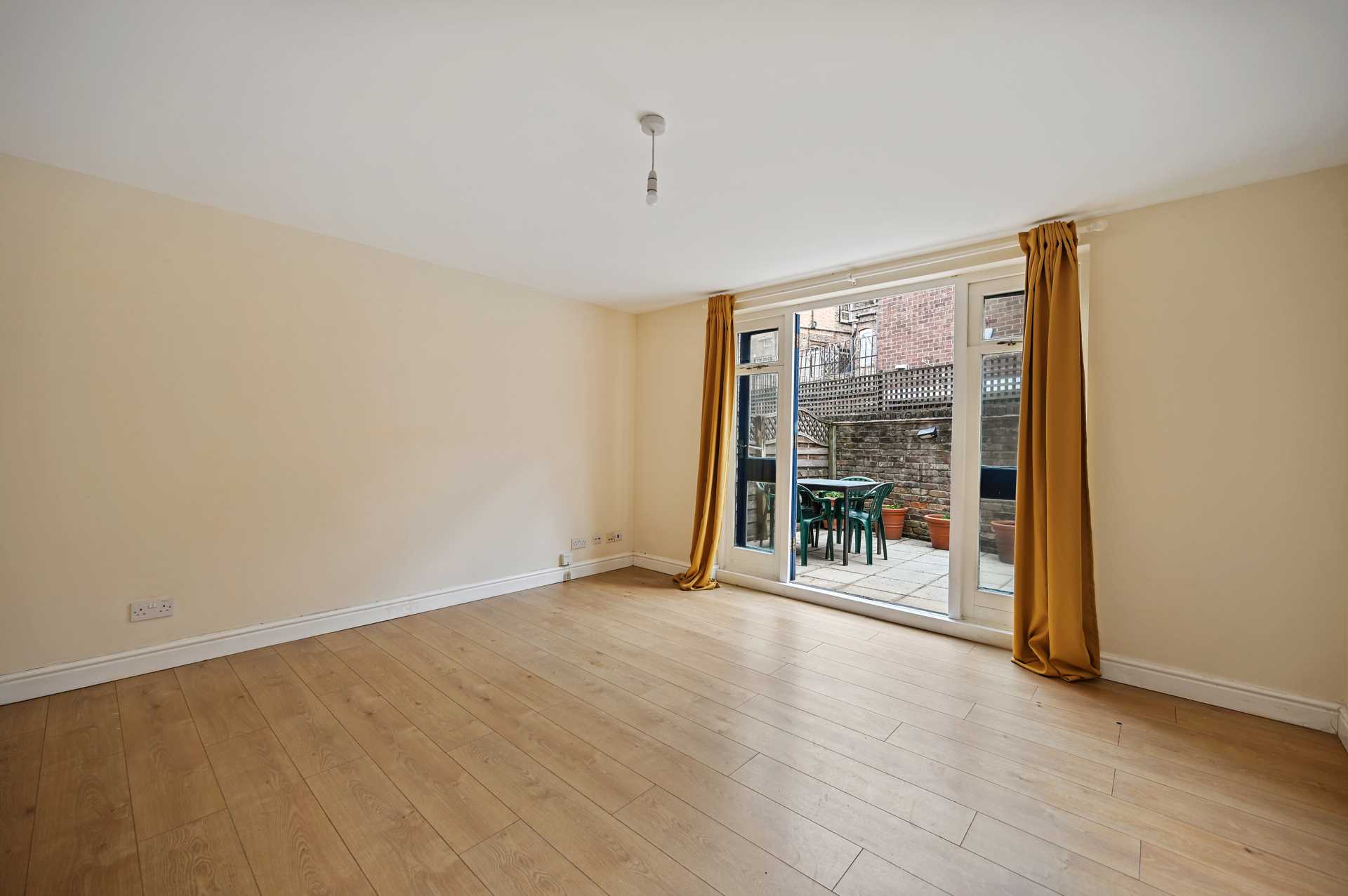 Sterne Street, Shepherds Bush, London W12 8AD, Image 4