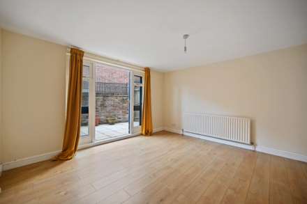 Sterne Street, Shepherds Bush, London W12 8AD, Image 5