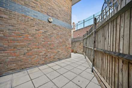 Sterne Street, Shepherds Bush, London W12 8AD, Image 6