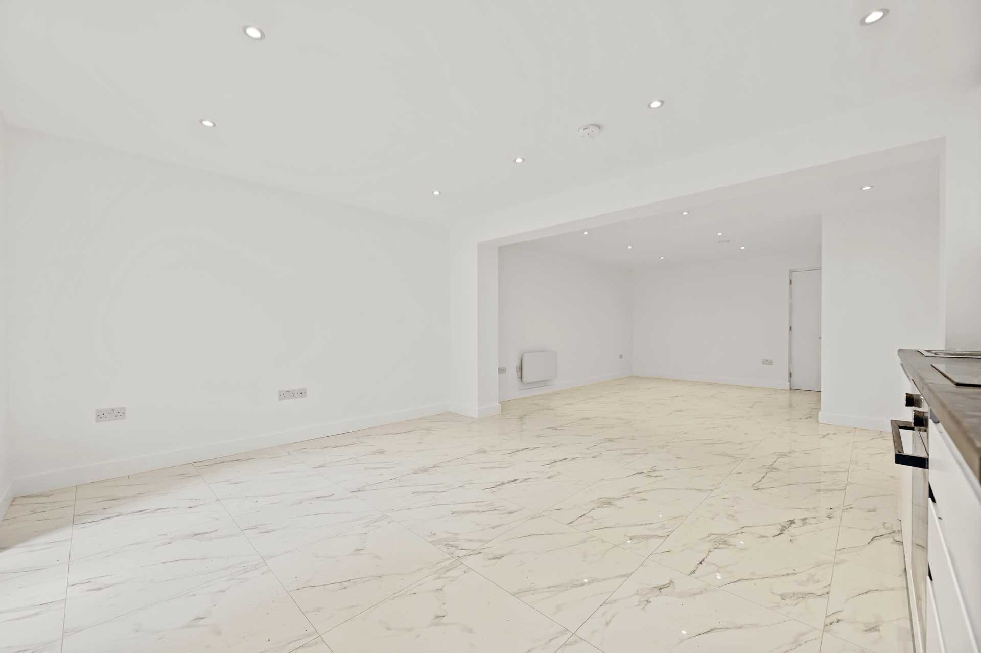 Uxbridge Road, Shepherds Bush, LONDON, W12 9RA, Image 3