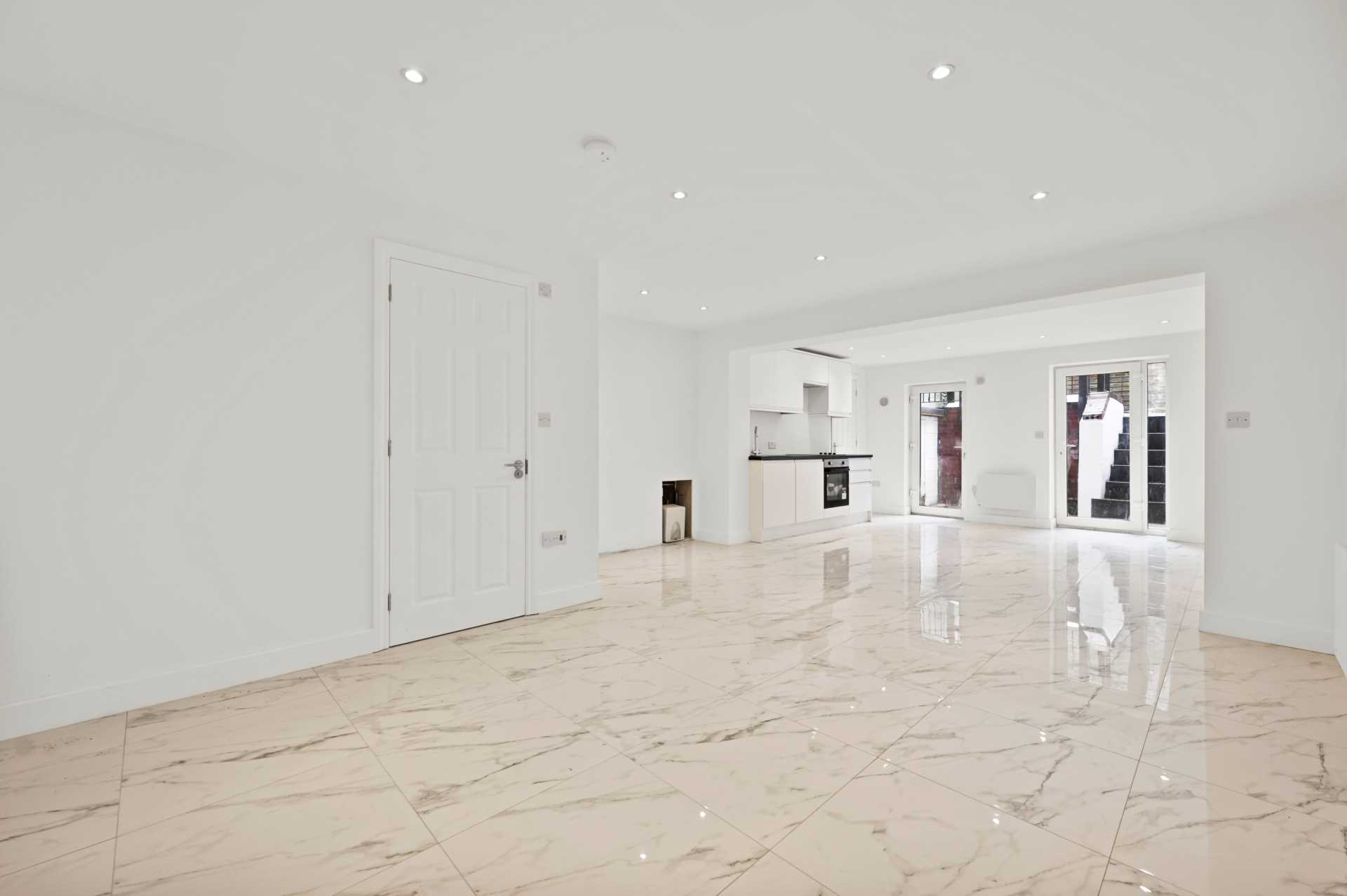 Uxbridge Road, Shepherds Bush, LONDON, W12 9RA, Image 4