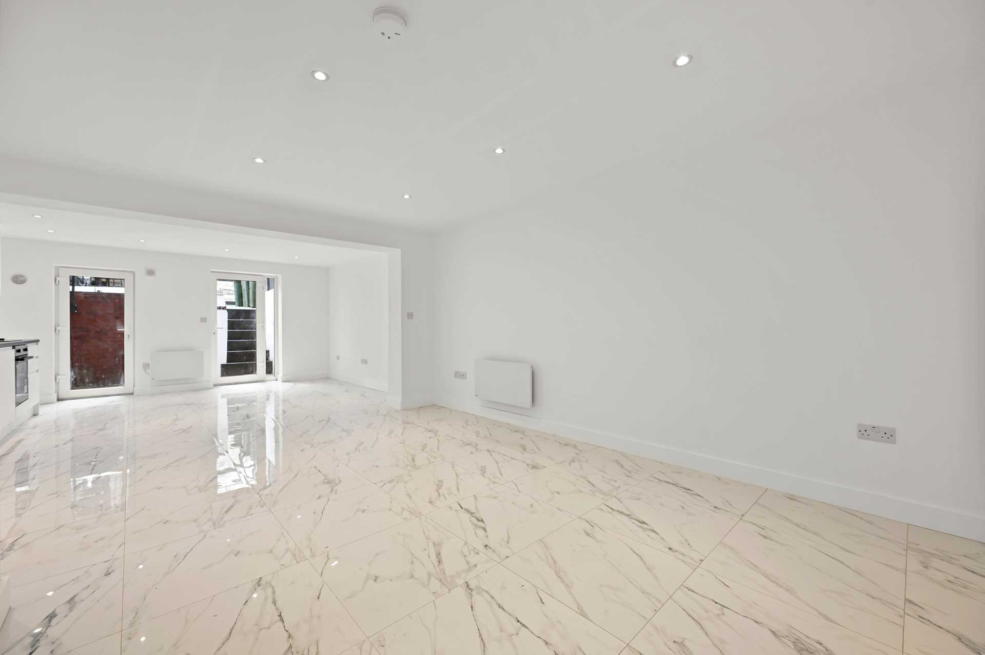 Uxbridge Road, Shepherds Bush, LONDON, W12 9RA, Image 5