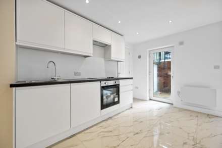 Uxbridge Road, Shepherds Bush, LONDON, W12 9RA, Image 1
