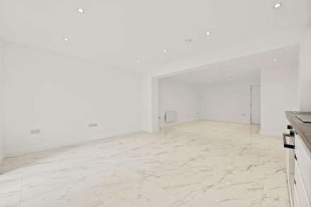 Uxbridge Road, Shepherds Bush, LONDON, W12 9RA, Image 3