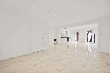 Uxbridge Road, Shepherds Bush, LONDON, W12 9RA, Image 4
