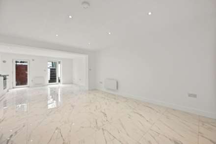 Uxbridge Road, Shepherds Bush, LONDON, W12 9RA, Image 5