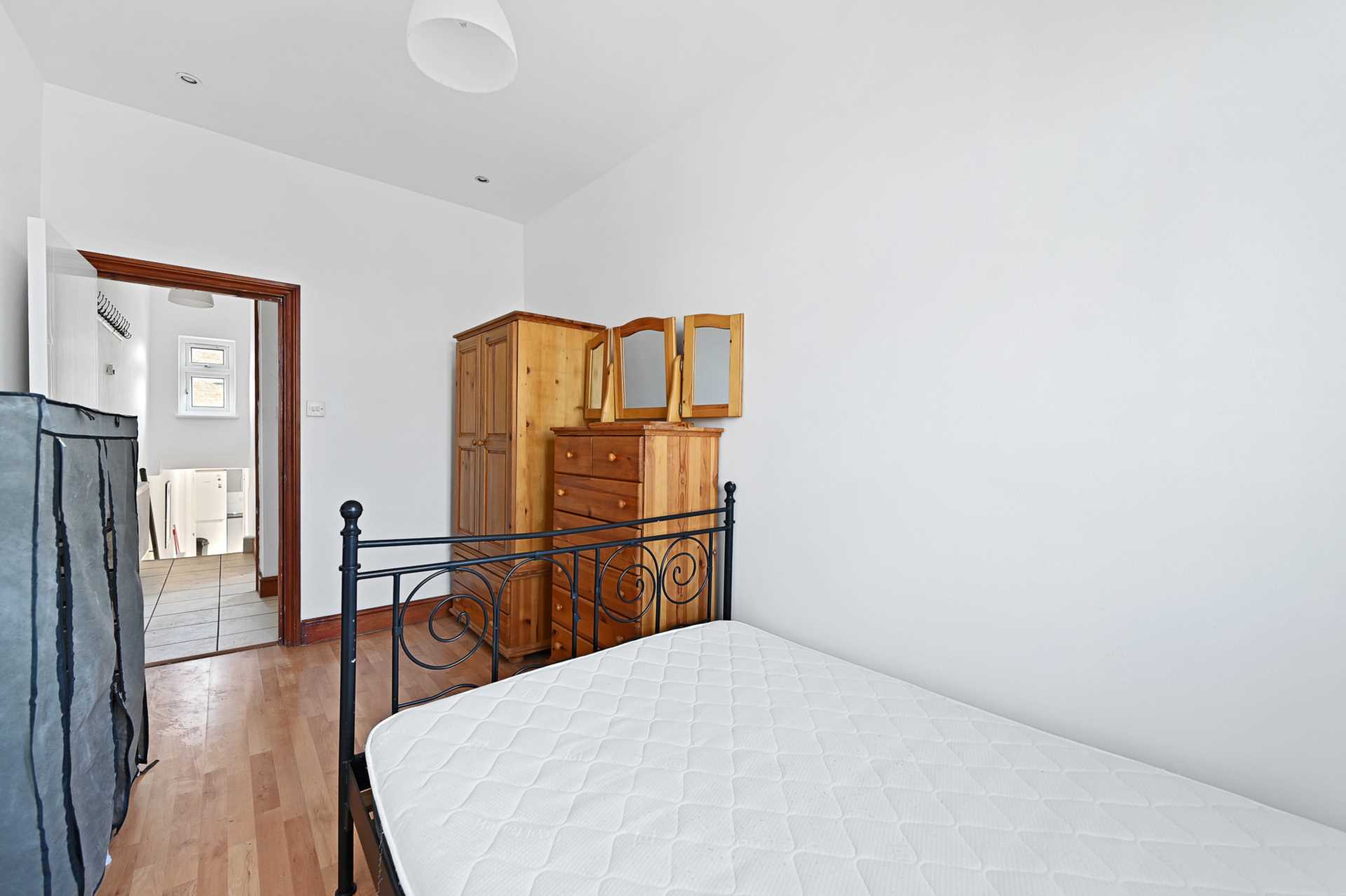 Uxbridge Road, Shepherds Bush LONDON, W12 8NR, Image 10