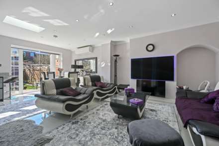 Court Way, Acton, London W3 0PY, Image 3
