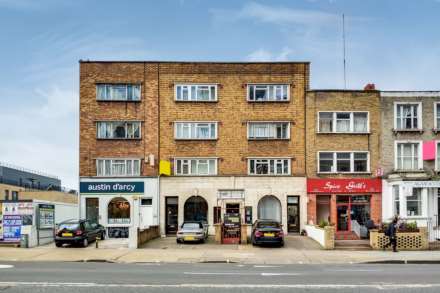 2 Bedroom Flat, Shepherds Bush Road, Hammersmith W6 7PJ