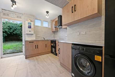 Uxbridge Road, Shepherds Bush, W12 9DL, Image 4