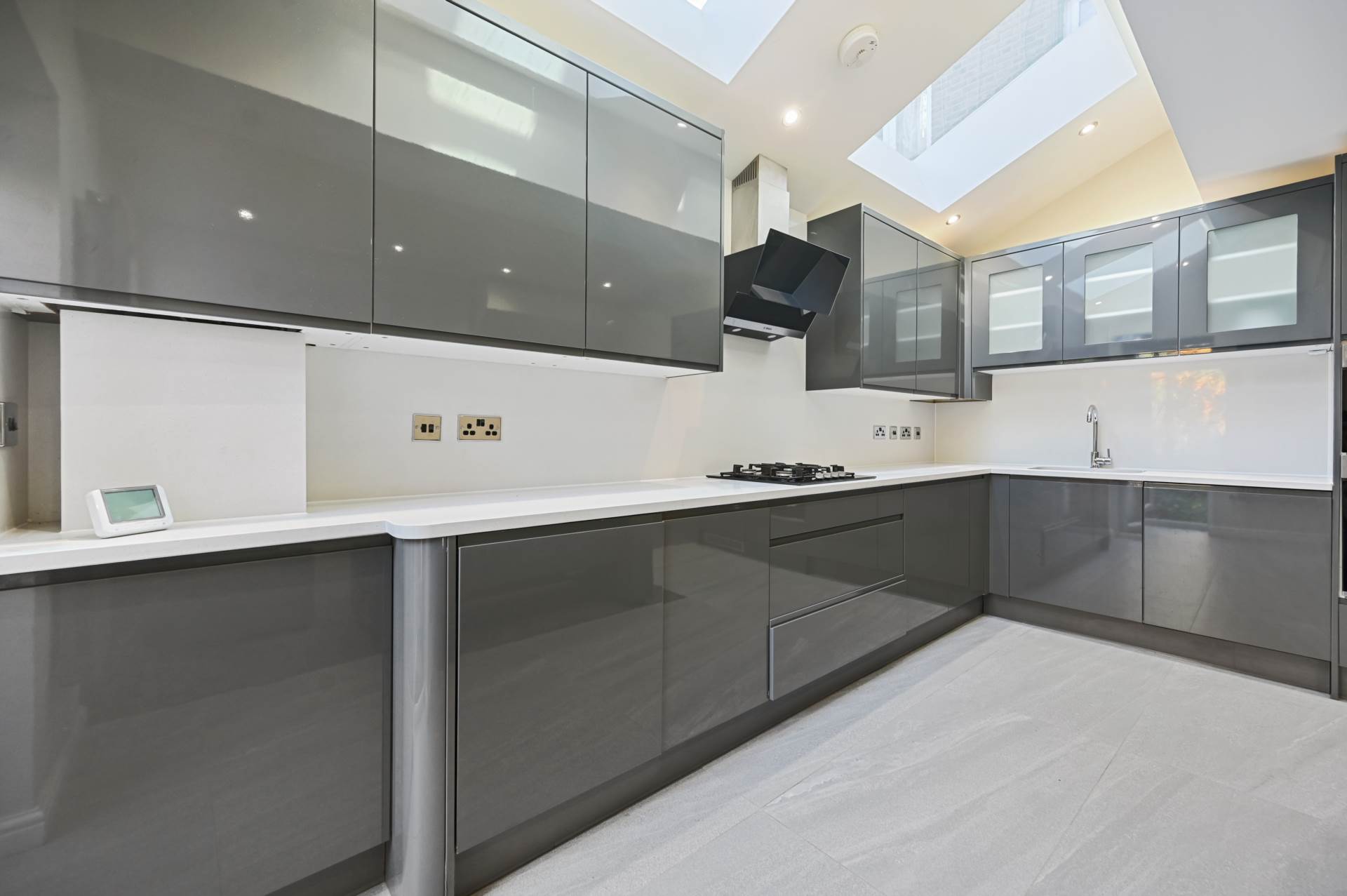 Eynham Road, North Kensington, London W12 0HB, Image 1