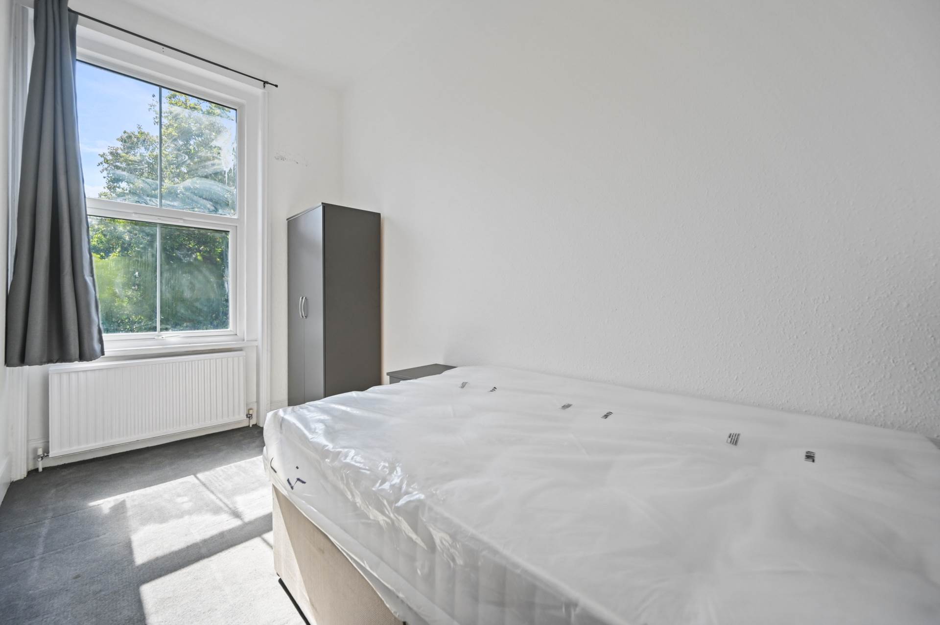 Uxbridge Road, Shepherds Bush, London W12 8AA, Image 13