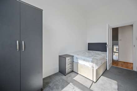 Uxbridge Road, Shepherds Bush, London W12 8AA, Image 14